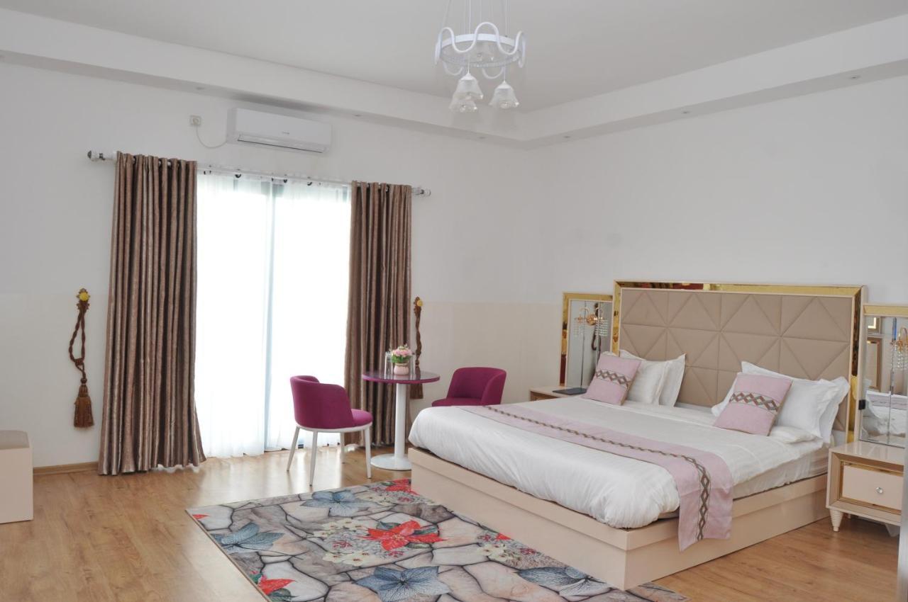 Hotel Sky Blue Mada Alasora Buitenkant foto