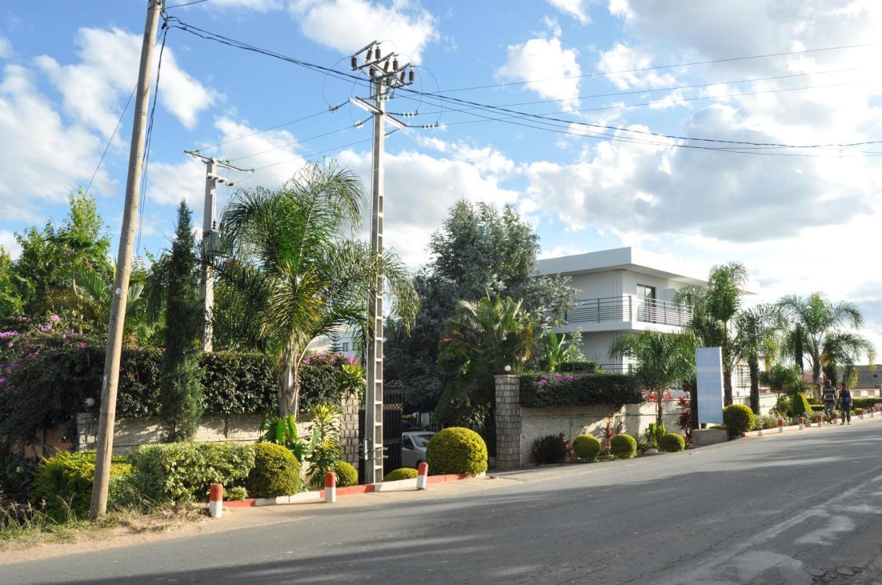 Hotel Sky Blue Mada Alasora Buitenkant foto
