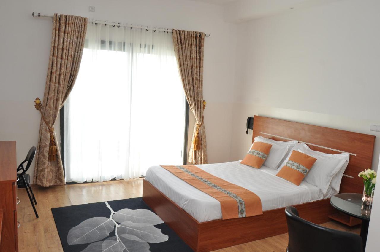 Hotel Sky Blue Mada Alasora Buitenkant foto