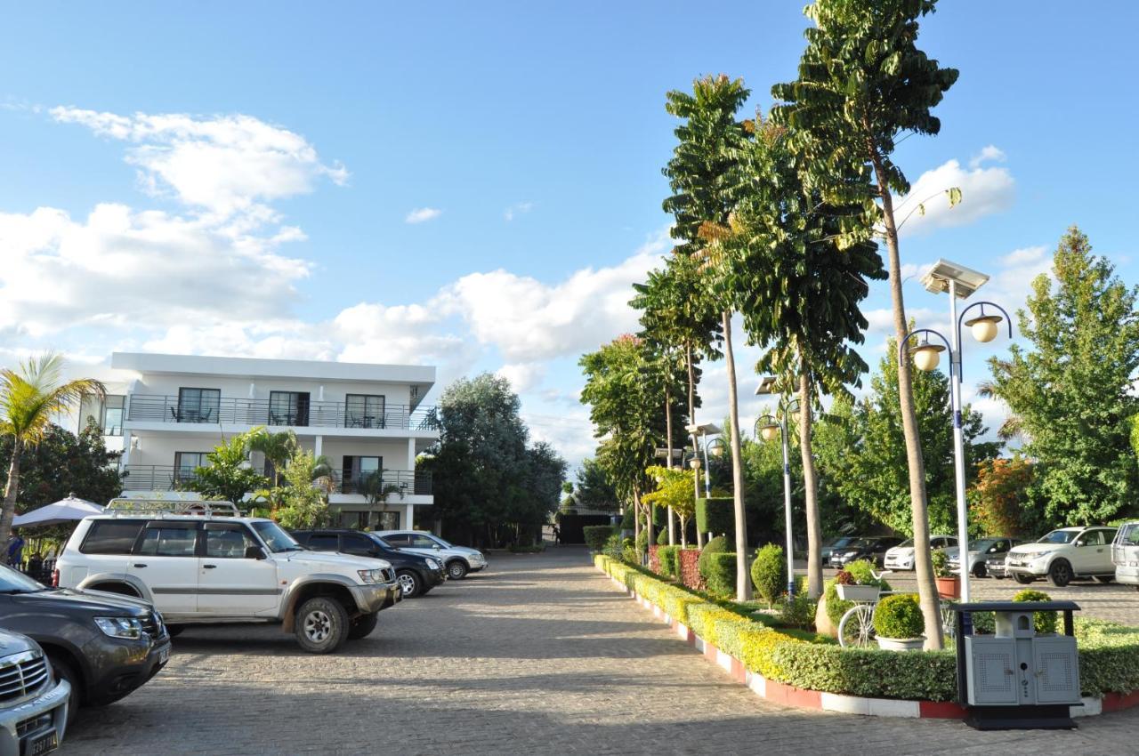 Hotel Sky Blue Mada Alasora Buitenkant foto