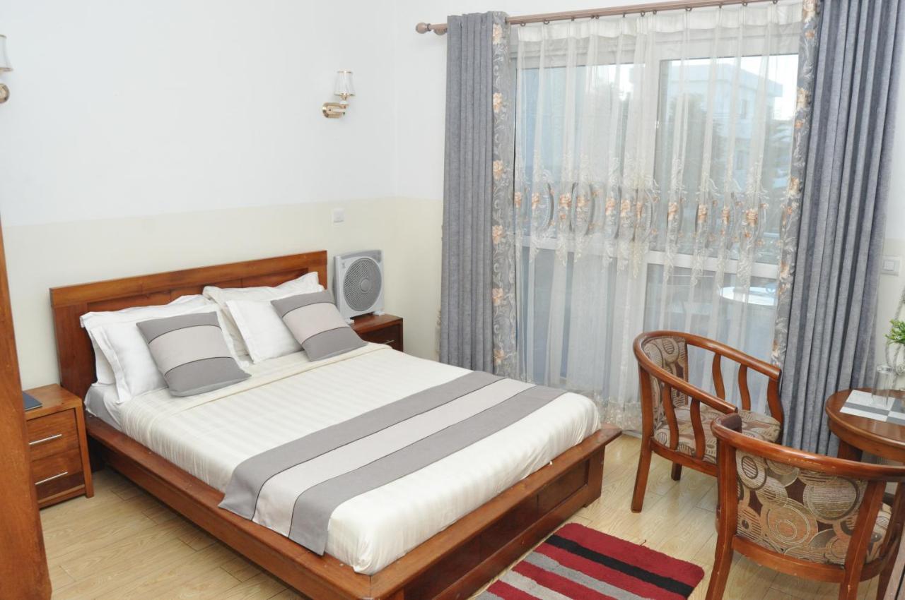 Hotel Sky Blue Mada Alasora Buitenkant foto