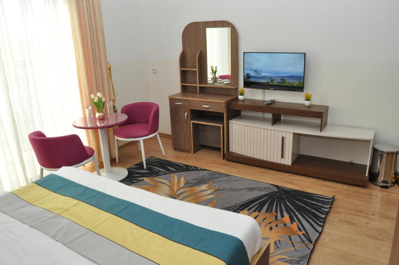 Hotel Sky Blue Mada Alasora Buitenkant foto
